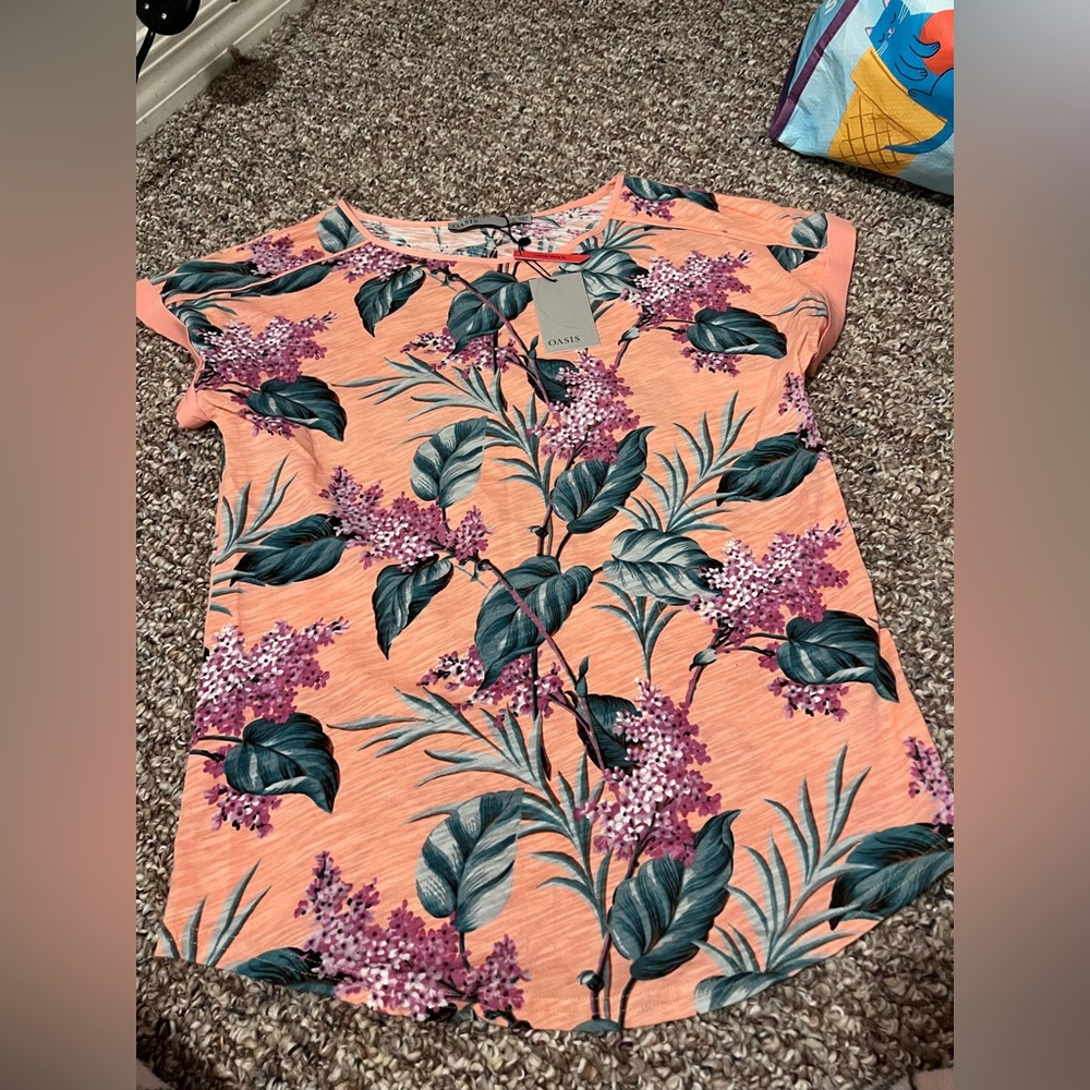 Brand new oasis floral tee